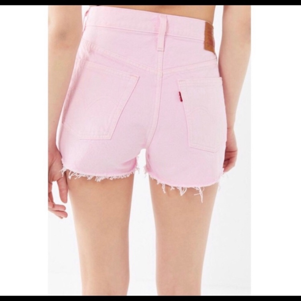 New with tags Levi’s 501 high rise pink shorts.